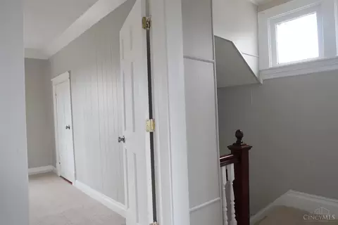 Entry Way - 6916 Noble Ave, Cincinnati, OH 45239 photo 6 of 7