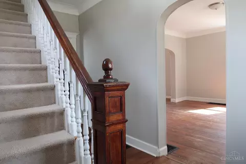 Entry Way - 6916 Noble Ave, Cincinnati, OH 45239 photo 2 of 7