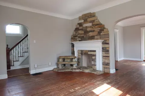 Living - 6916 Noble Ave, Cincinnati, OH 45239 photo 1 of 3