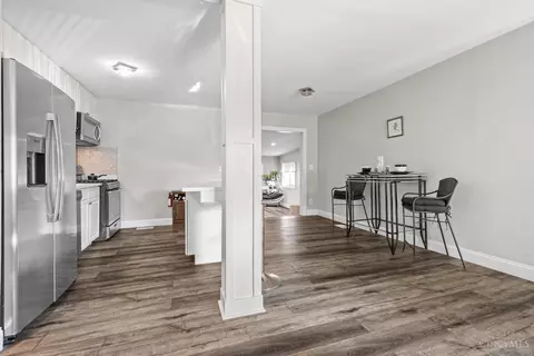 Entry Way - 8881 Ebro Ct, Cincinnati, OH 45231 photo 2 of 2