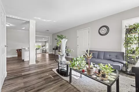 Entry Way - 8881 Ebro Ct, Cincinnati, OH 45231 photo 1 of 2