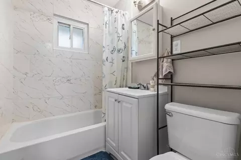 Bath - 8881 Ebro Ct, Cincinnati, OH 45231 photo 1 of 1