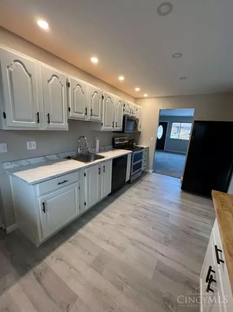 Kitchen - 2335 Bluelark Dr, Cincinnati, OH 45231 photo 1 of 1
