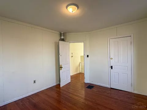 Bedroom - 1606 Brewster Ave, Cincinnati, OH 45207 photo 3 of 21