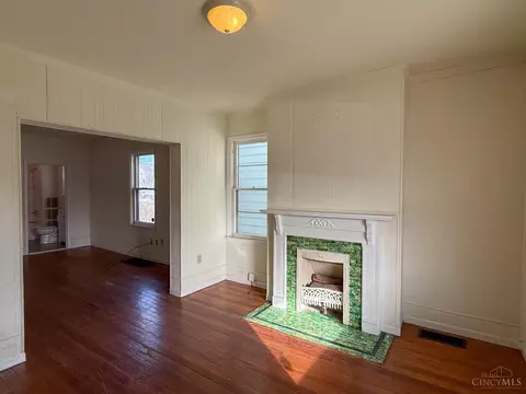 Living - 1606 Brewster Ave, Cincinnati, OH 45207 photo 4 of 8