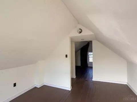 Bedroom - 1606 Brewster Ave, Cincinnati, OH 45207 photo 16 of 21