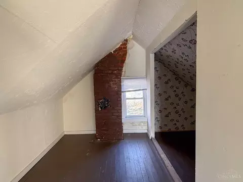 Bedroom - 1606 Brewster Ave, Cincinnati, OH 45207 photo 18 of 21