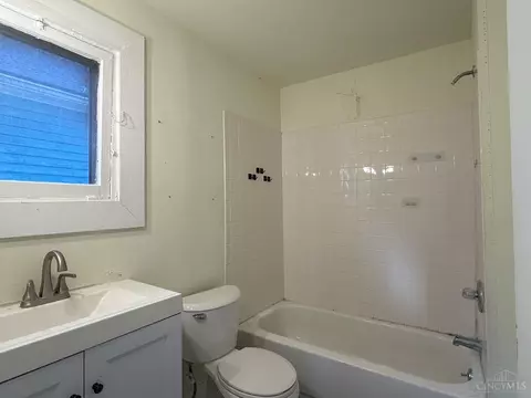 Bath - 1606 Brewster Ave, Cincinnati, OH 45207 photo 3 of 4