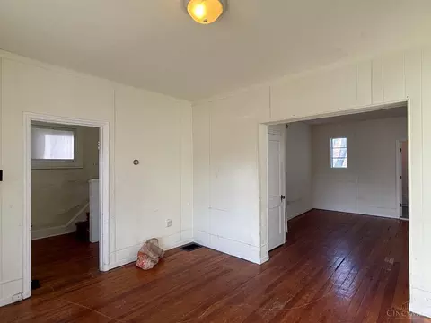 Living - 1606 Brewster Ave, Cincinnati, OH 45207 photo 6 of 8