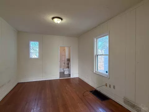 Bedroom - 1606 Brewster Ave, Cincinnati, OH 45207 photo 2 of 21
