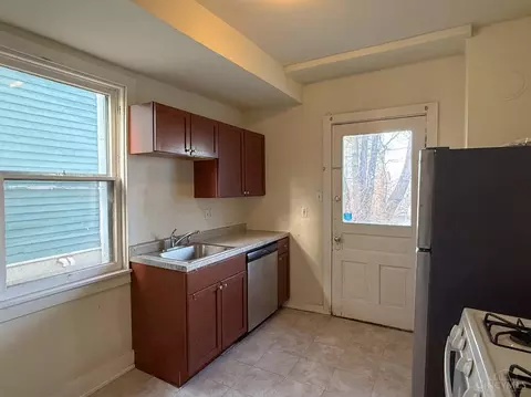Kitchen - 1606 Brewster Ave, Cincinnati, OH 45207 photo 2 of 6