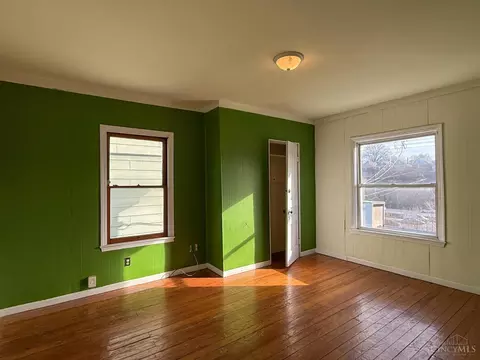 Bedroom - 1606 Brewster Ave, Cincinnati, OH 45207 photo 8 of 21