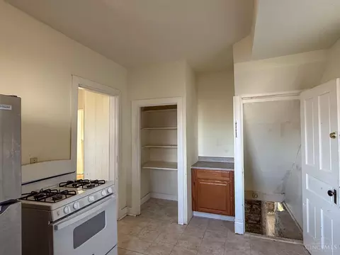 Kitchen - 1606 Brewster Ave, Cincinnati, OH 45207 photo 3 of 6