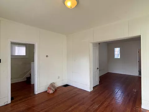 Living - 1606 Brewster Ave, Cincinnati, OH 45207 photo 5 of 8