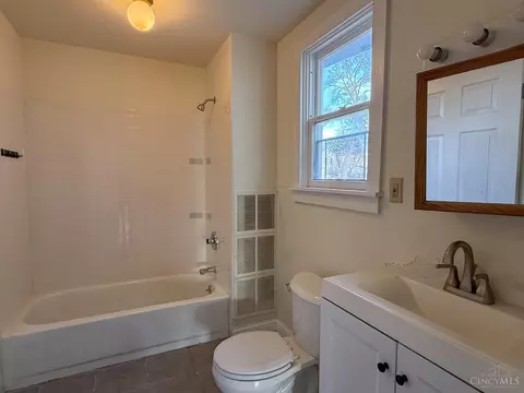 Bath - 1606 Brewster Ave, Cincinnati, OH 45207 photo 1 of 4
