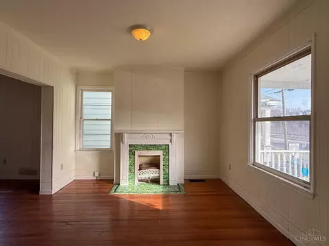 Living - 1606 Brewster Ave, Cincinnati, OH 45207 photo 1 of 8