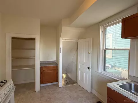 Kitchen - 1606 Brewster Ave, Cincinnati, OH 45207 photo 6 of 6