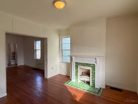 Living - 1606 Brewster Ave, Cincinnati, OH 45207 photo 3 of 8