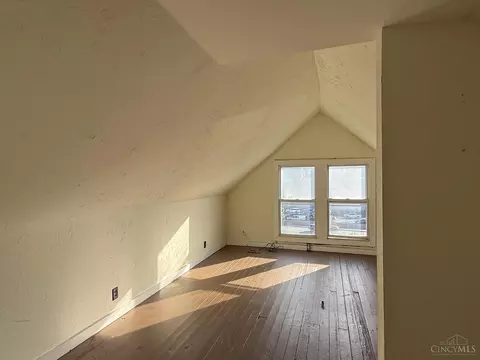 Bedroom - 1606 Brewster Ave, Cincinnati, OH 45207 photo 13 of 21