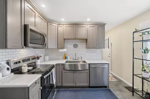 Kitchen - 11639 Hanover Rd, Forest Park, OH 45240 photo 4 of 8