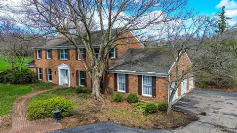 130 Heathwood Ln, Hamilton, OH 45013