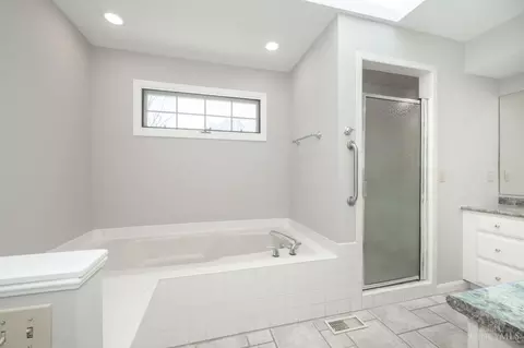 Bath - 8917 Appleseed Dr, Cincinnati, OH 45249 photo 3 of 6
