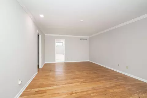 Living - 8917 Appleseed Dr, Cincinnati, OH 45249 photo 12 of 13