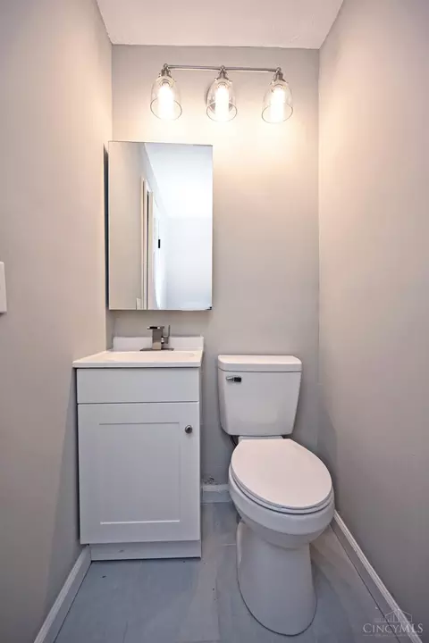 Bath - 3892 Michael Dr, Cincinnati, OH 45255 photo 3 of 3