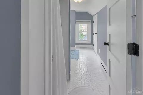 Entry Way - 3330 Monteith Ave, Cincinnati, OH 45208 photo 6 of 6