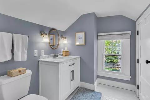 Bath - 3330 Monteith Ave, Cincinnati, OH 45208 photo 9 of 10