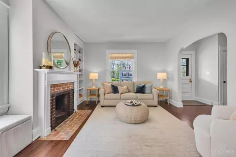 Living - 3330 Monteith Ave, Cincinnati, OH 45208 photo 3 of 6