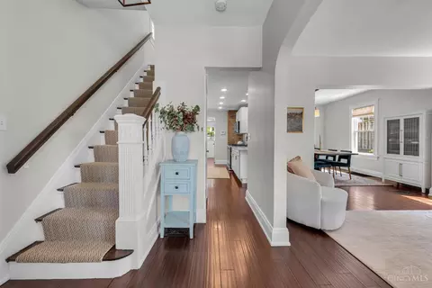 Entry Way - 3330 Monteith Ave, Cincinnati, OH 45208 photo 2 of 6