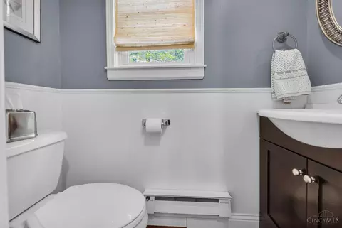 Bath - 3330 Monteith Ave, Cincinnati, OH 45208 photo 2 of 10