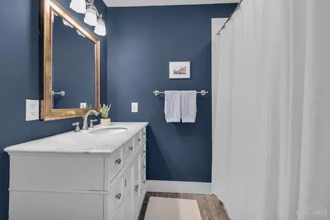 Bath - 3330 Monteith Ave, Cincinnati, OH 45208 photo 7 of 10