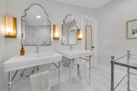 Bath - 3330 Monteith Ave, Cincinnati, OH 45208 photo 5 of 10