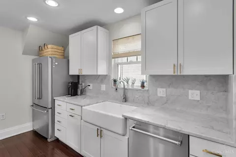 Kitchen - 3330 Monteith Ave, Cincinnati, OH 45208 photo 3 of 3