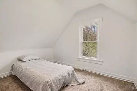 Bedroom - 2245 Quebec Rd, Cincinnati, OH 45214 photo 3 of 4
