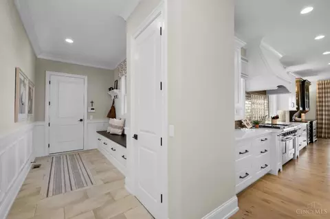 Entry Way - 211 Coldstream Club Dr, Cincinnati, OH 45255 photo 4 of 11