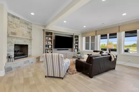 Living - 211 Coldstream Club Dr, Cincinnati, OH 45255 photo 6 of 7