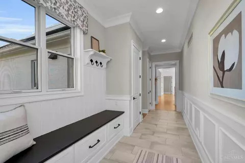 Entry Way - 211 Coldstream Club Dr, Cincinnati, OH 45255 photo 5 of 11