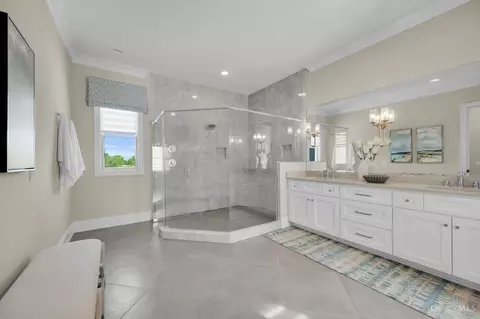 Bath - 211 Coldstream Club Dr, Cincinnati, OH 45255 photo 1 of 8