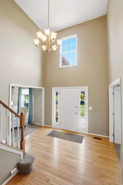 Entry Way - 452 Windfern Forest Ln, Cincinnati, OH 45244 photo 3 of 8