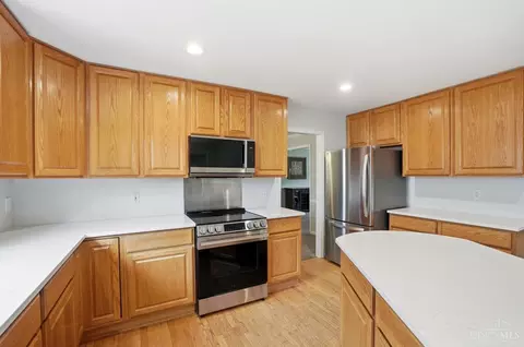 Kitchen - 452 Windfern Forest Ln, Cincinnati, OH 45244 photo 7 of 7