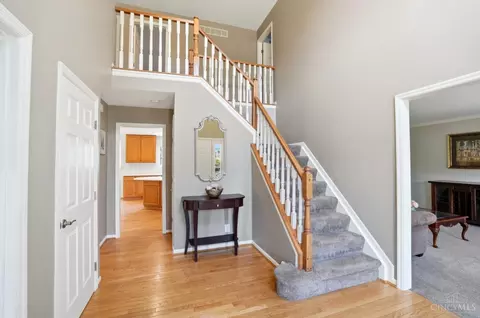 Entry Way - 452 Windfern Forest Ln, Cincinnati, OH 45244 photo 4 of 8