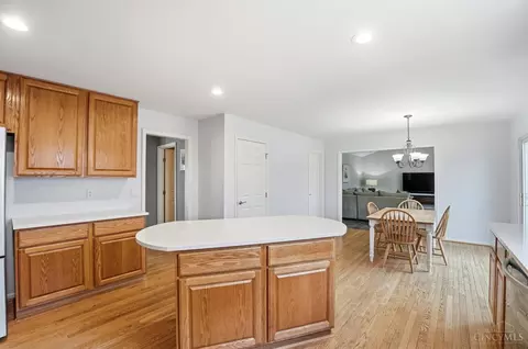 Kitchen - 452 Windfern Forest Ln, Cincinnati, OH 45244 photo 5 of 7