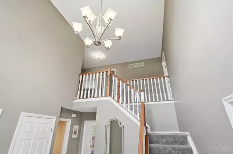Entry Way - 452 Windfern Forest Ln, Cincinnati, OH 45244 photo 5 of 8