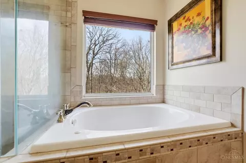Bath - 452 Windfern Forest Ln, Cincinnati, OH 45244 photo 5 of 8