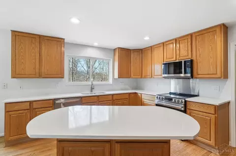 Kitchen - 452 Windfern Forest Ln, Cincinnati, OH 45244 photo 3 of 7