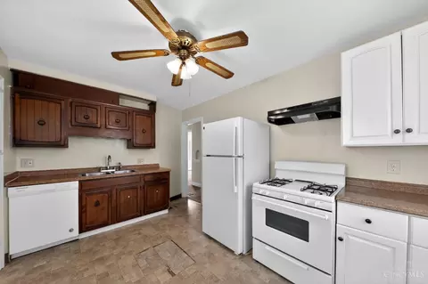 Kitchen - 1778 Ashbrook Dr, Cincinnati, OH 45238 photo 2 of 3