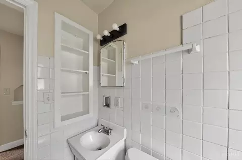 Bath - 1778 Ashbrook Dr, Cincinnati, OH 45238 photo 1 of 2